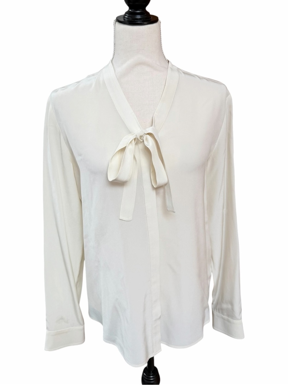 Garnet Hill 100% Silk Tie Neck Blouse Ivory Cream Long Sleeve Size 6